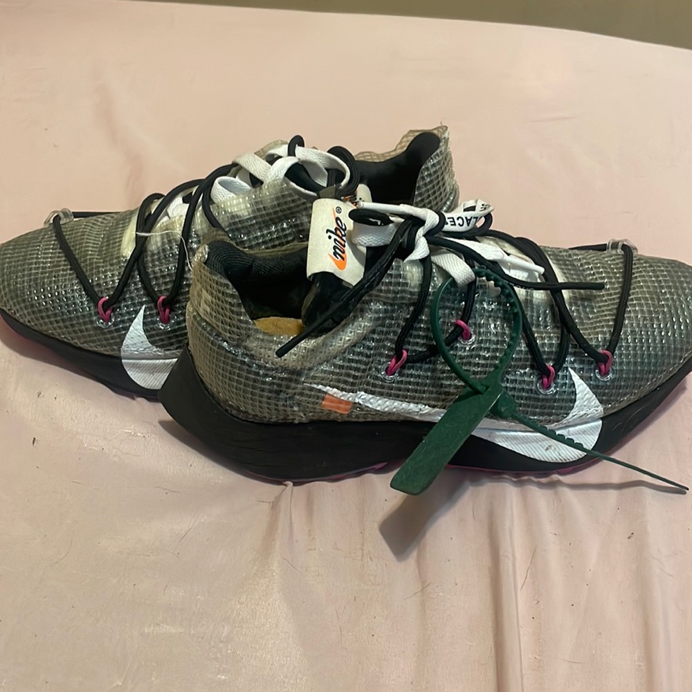 Off white Nike sneaker women